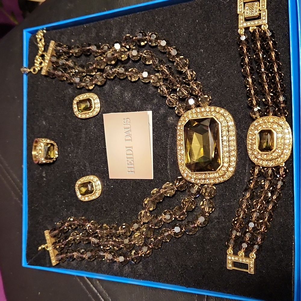 Heidi Daus Jewelry set.